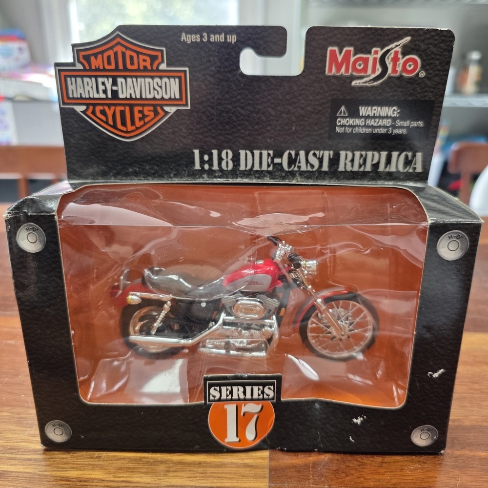 MAISTO DIE CAST 1:18 SERIES 17 RED 2002 XL 1200C‎ HARLEY DAVIDSON MOTORCYCLE NEW